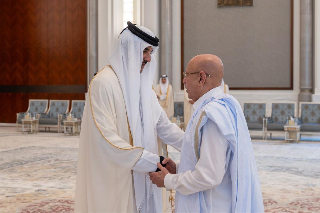 غزواني يقدم واجب العزاء في قطر