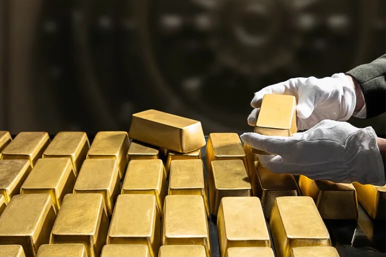 أسعار الذهب تنخفض بعد بلوغ أعلى مستوى في أكثر من شهرين